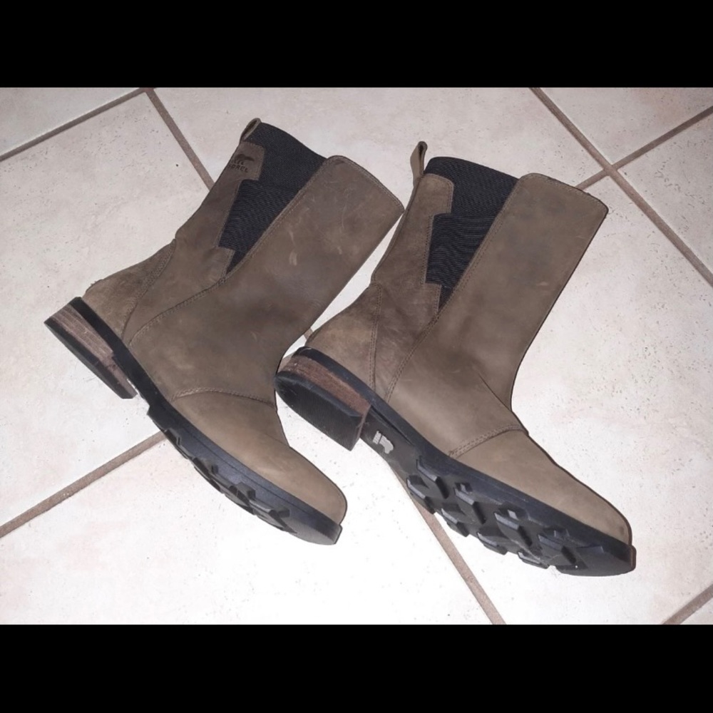 Sorel Emelie Mid Boot - Women's size 10